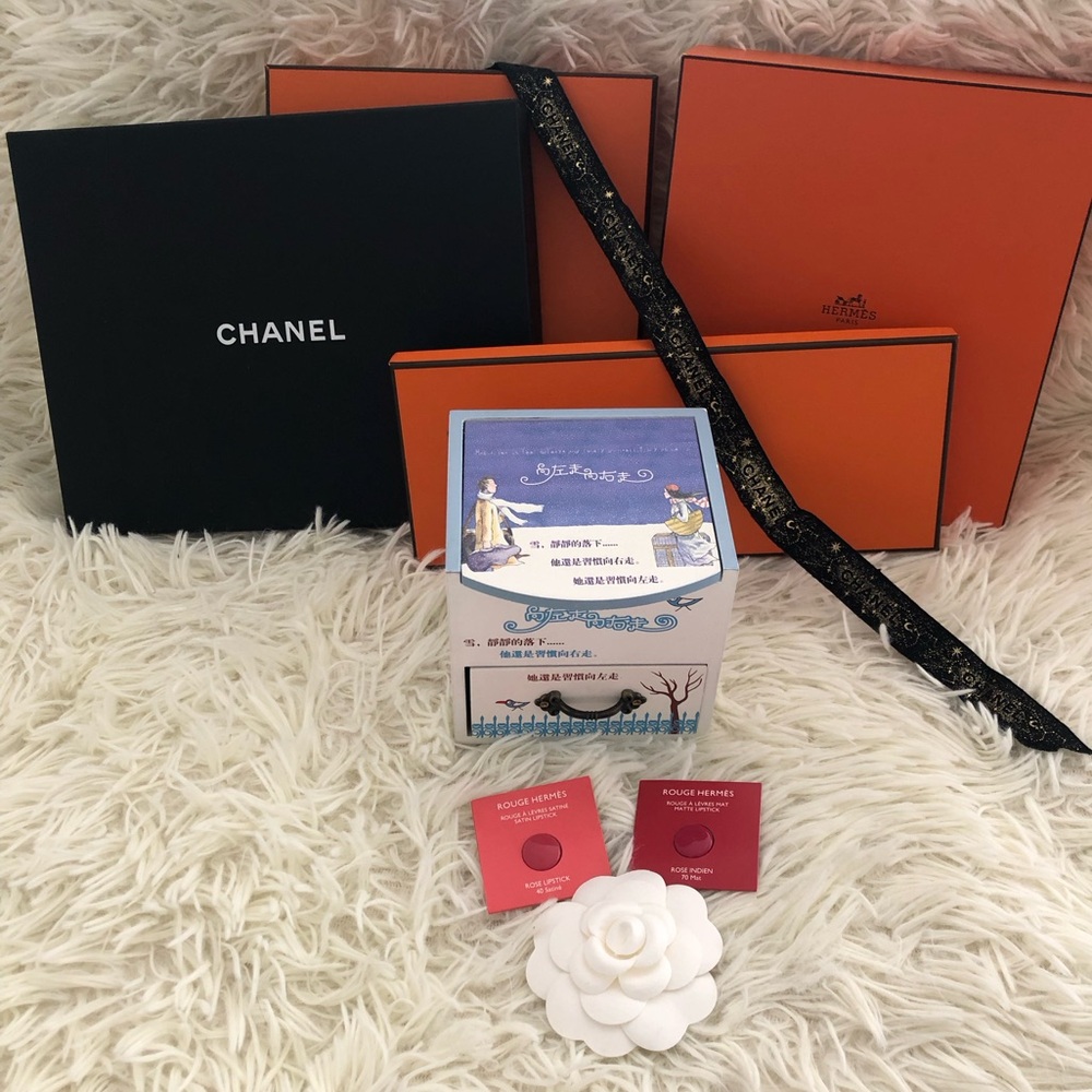 Chanel Flower (Free Hermes Mystery Lipstick Samples Jewelry Box & Clothes)